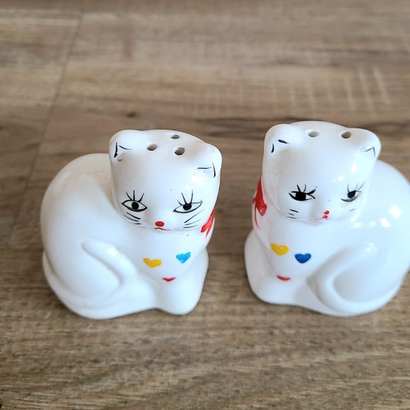 2 white cats with bows and hearts design salt & pepper shakers. - Picture 2 of 6